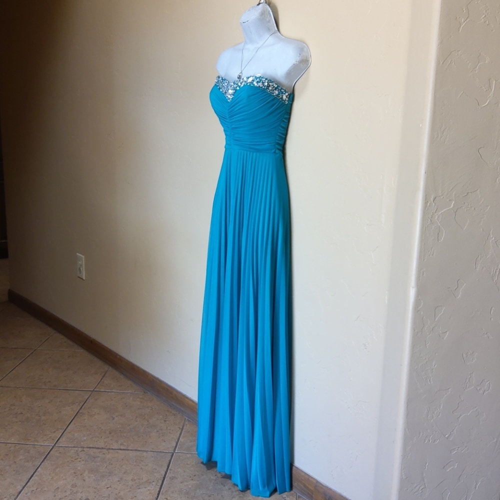 B. DARLIN Dress - Picture 3 of 7